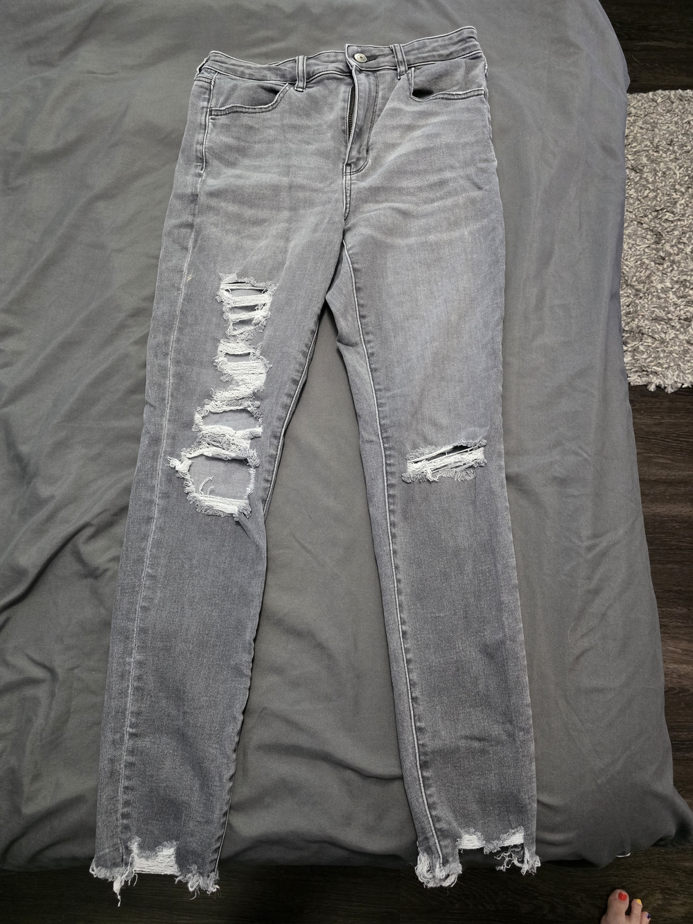 American Eagle Outfitters Gray Ripped Skinny Jeans